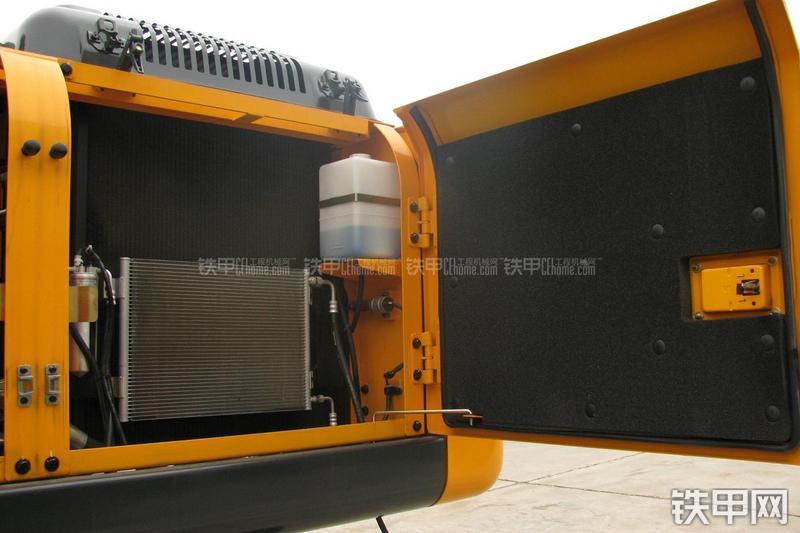 现代R215-7挖掘机局部