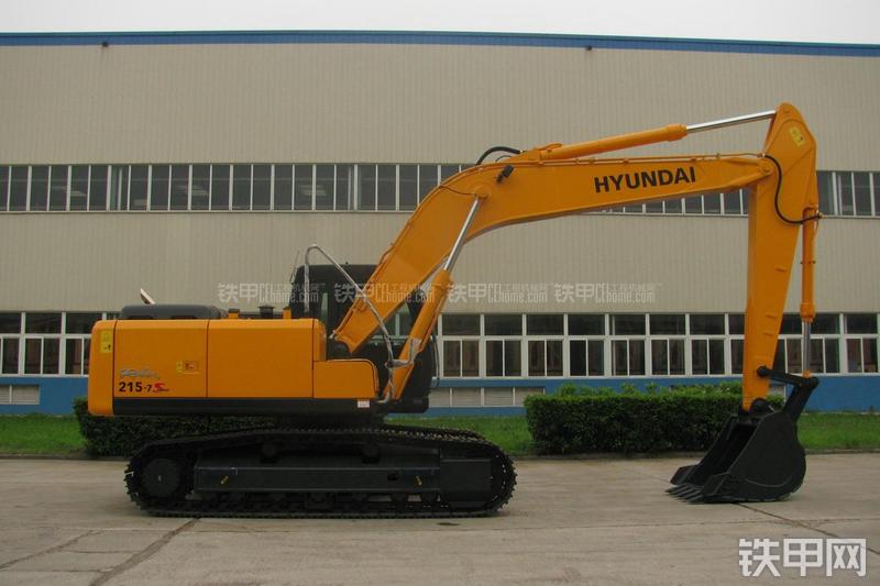 现代R215-7挖掘机整机外观
