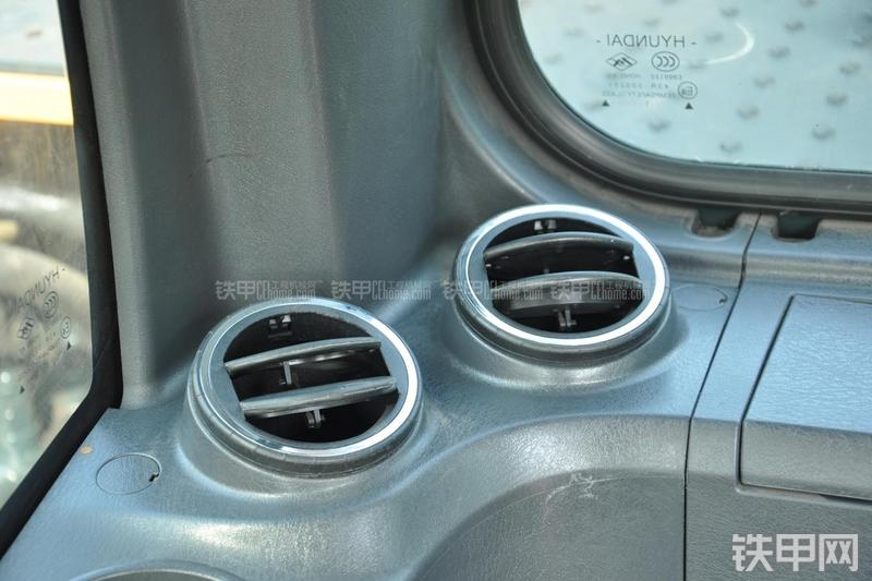 现代R305LC-9T挖掘机局部