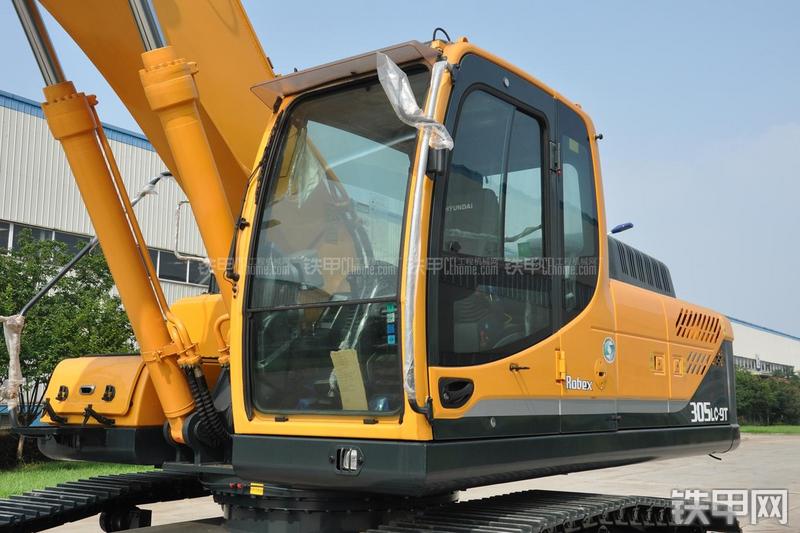 现代R305LC-9T挖掘机局部