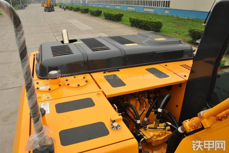 现代R225LC-7挖掘机局部