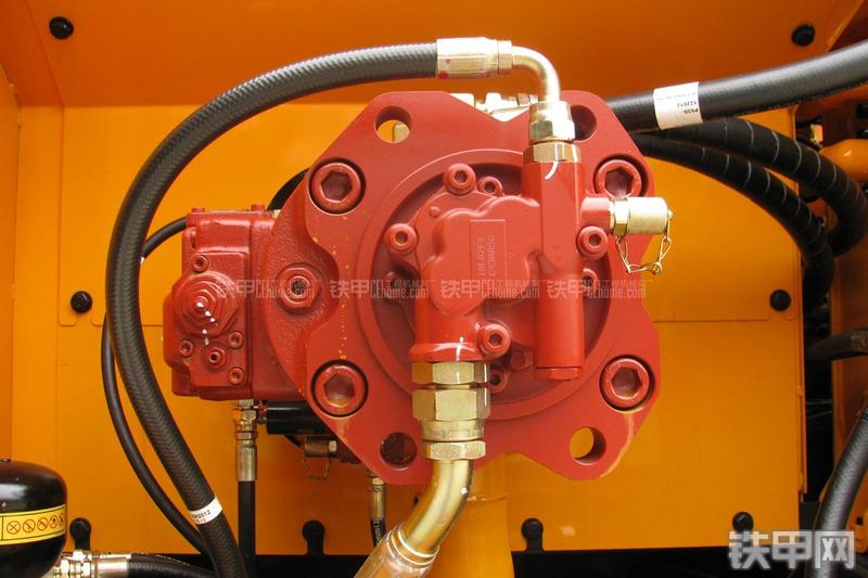 现代R215-7C挖掘机局部