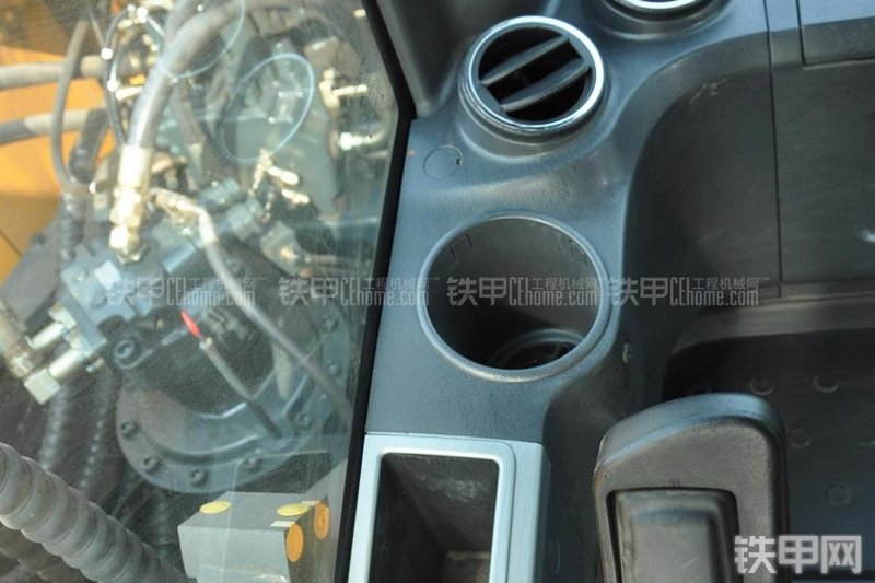 现代R225LC-9T挖掘机局部