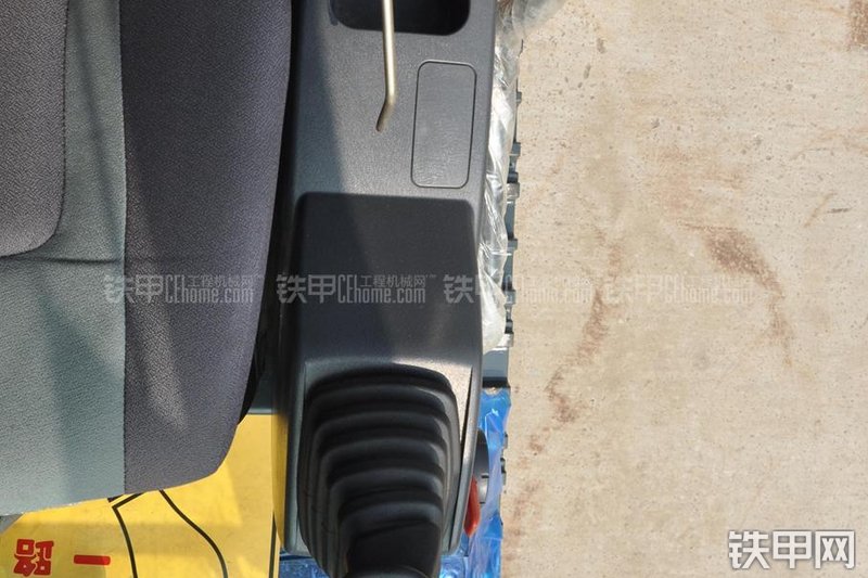 现代R225LC-9T挖掘机局部