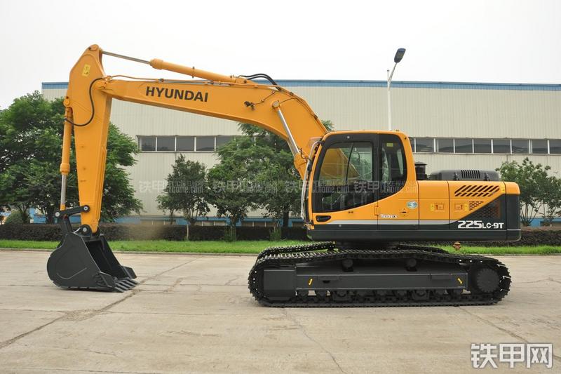 现代R225LC-9T挖掘机整机外观