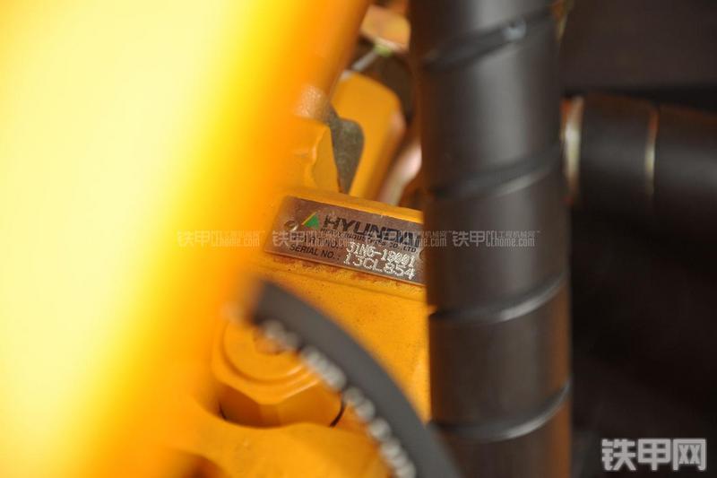 现代R225LC-7挖掘机局部