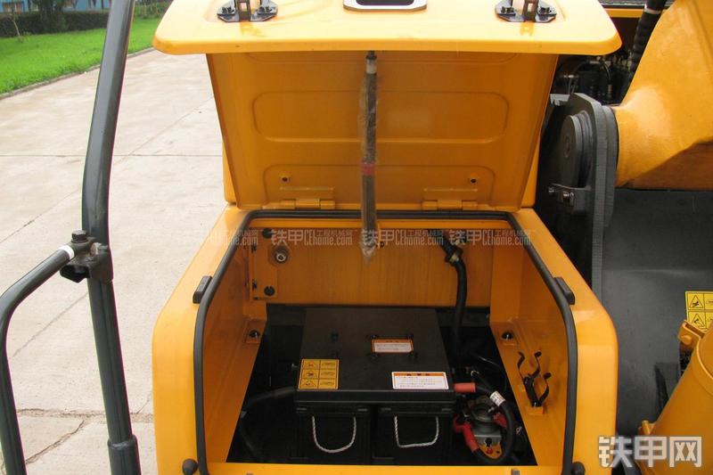 现代R225LC-9T挖掘机局部