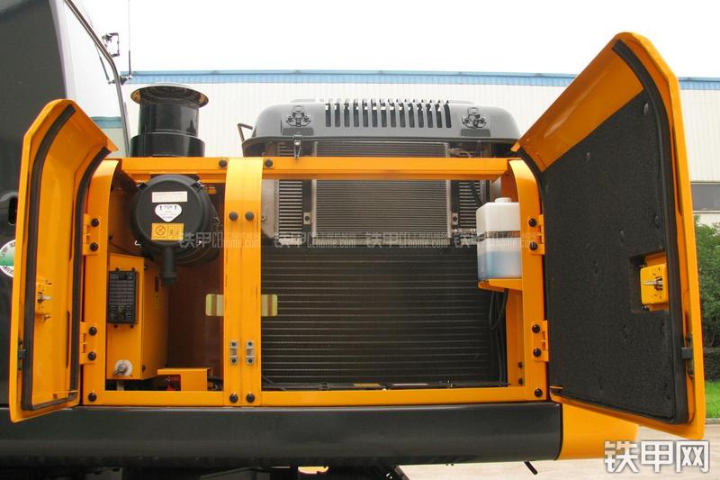 现代R215-7C挖掘机局部