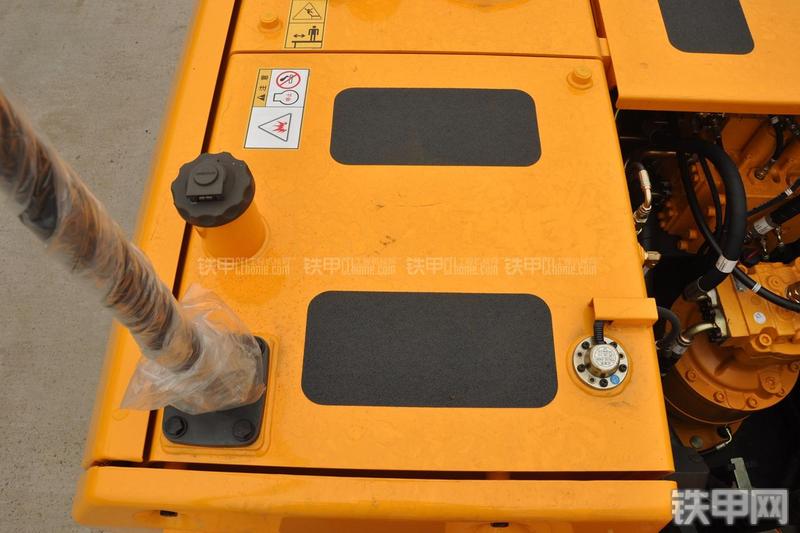 现代R225LC-7挖掘机局部