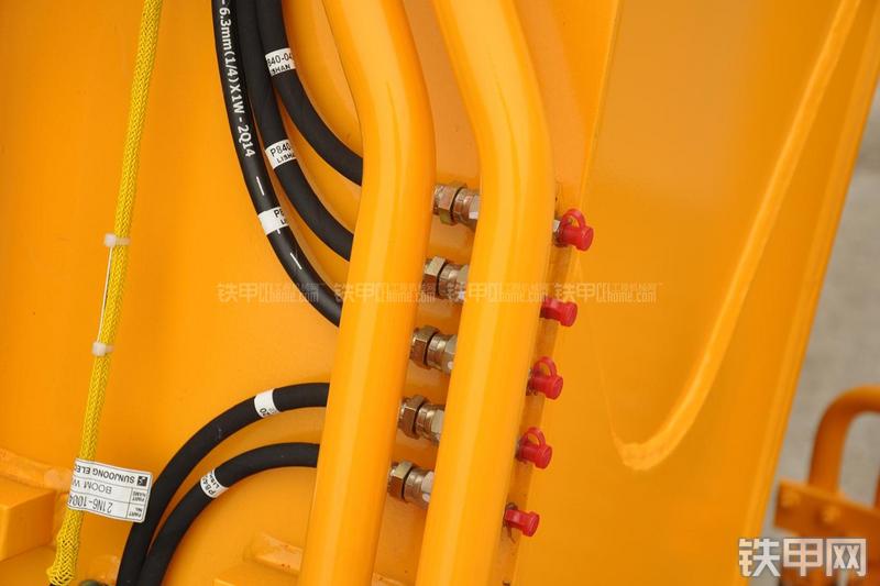 现代R225LC-7挖掘机局部