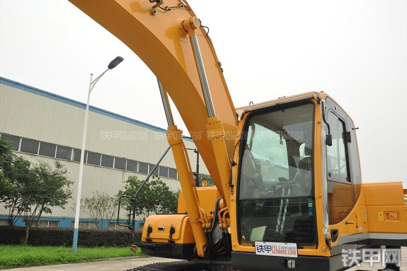 现代R225LC-9T挖掘机局部