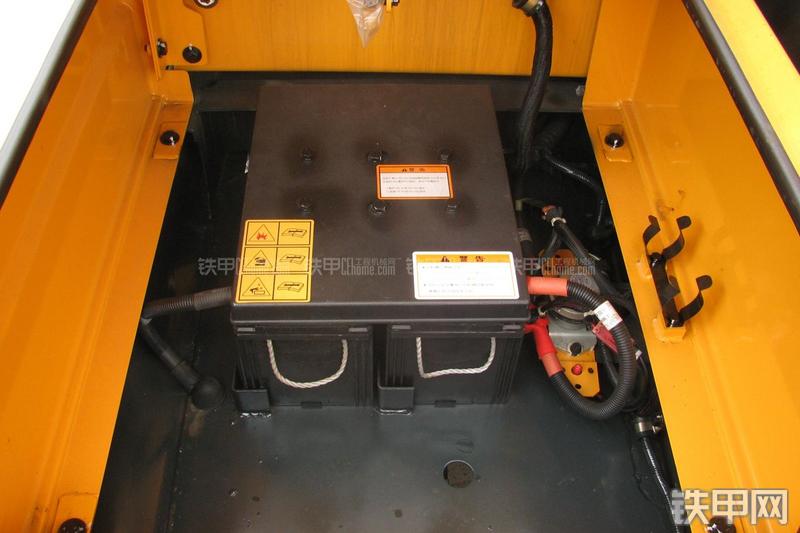 现代R225LC-9T挖掘机局部