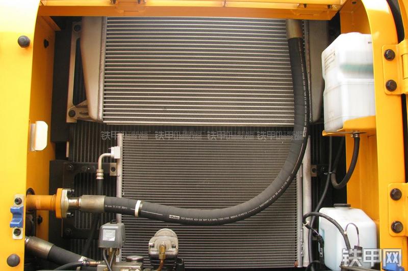 现代R225LC-9T挖掘机局部