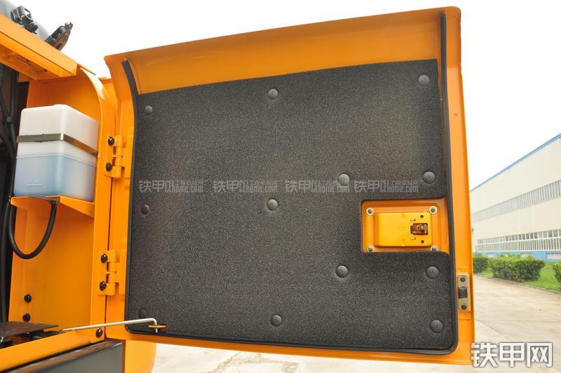 现代R225LC-7挖掘机局部