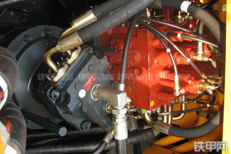 现代R275LC-9T挖掘机局部