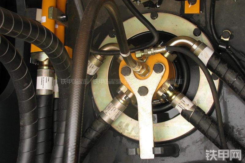 现代R215-7挖掘机局部