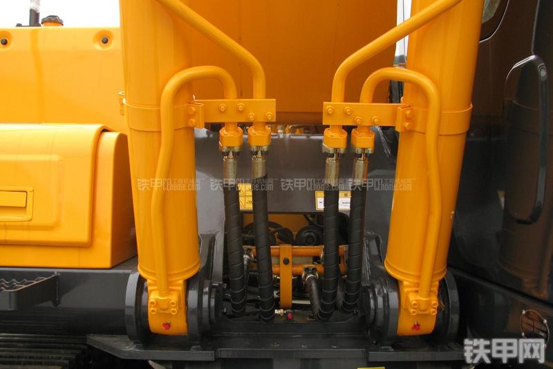 现代R215-7C挖掘机局部