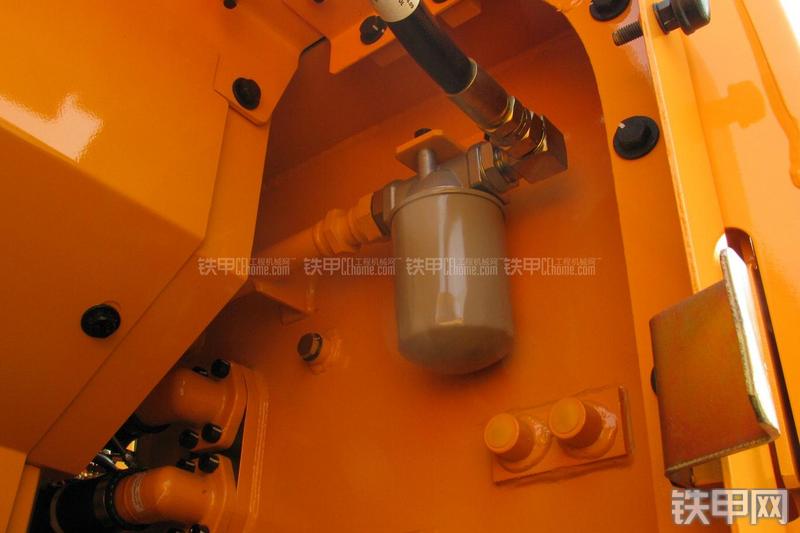 现代R275LC-9T挖掘机局部