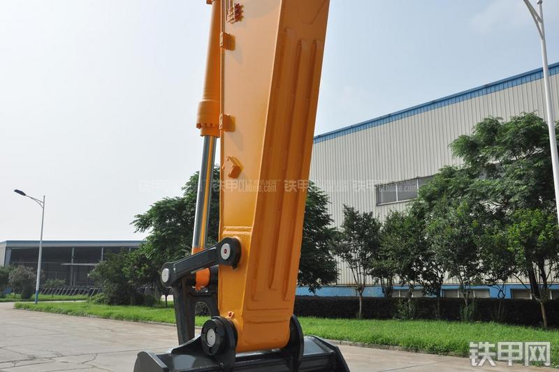 现代R305LC-9T挖掘机局部