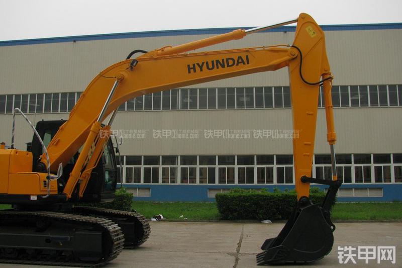 现代R215-7C挖掘机局部