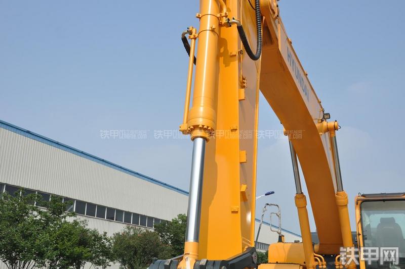 现代R305LC-9T挖掘机局部