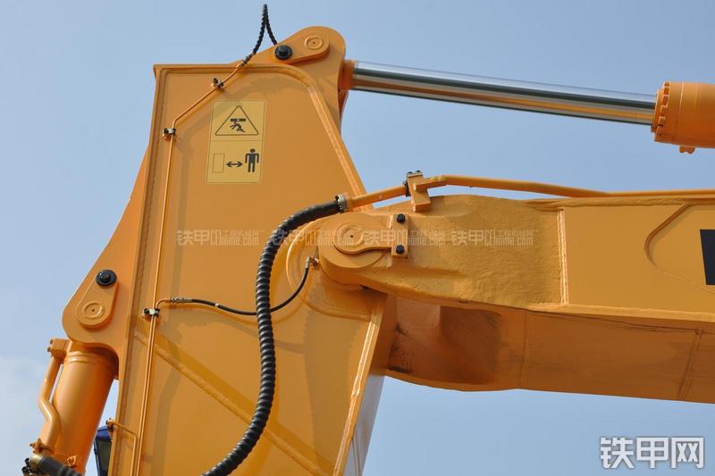 现代R305LC-9T挖掘机局部