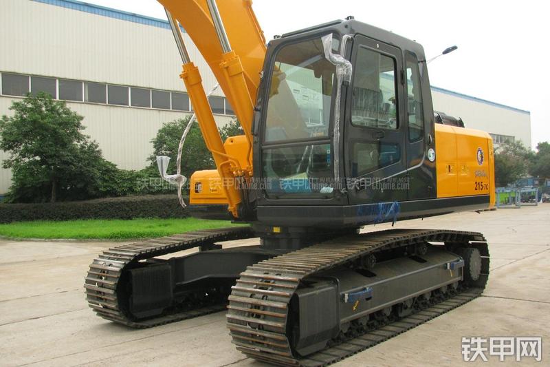 现代R215-7C挖掘机局部