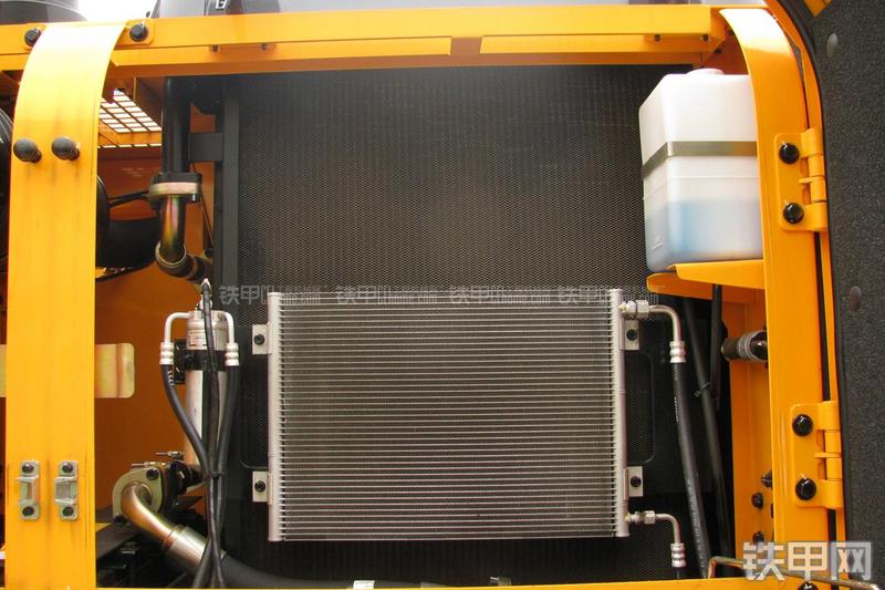 现代R215-7挖掘机局部