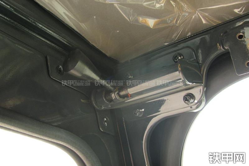 现代R215-7挖掘机局部