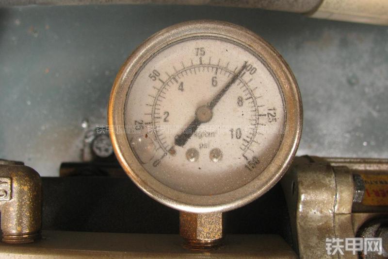 现代R225LC-9T挖掘机局部