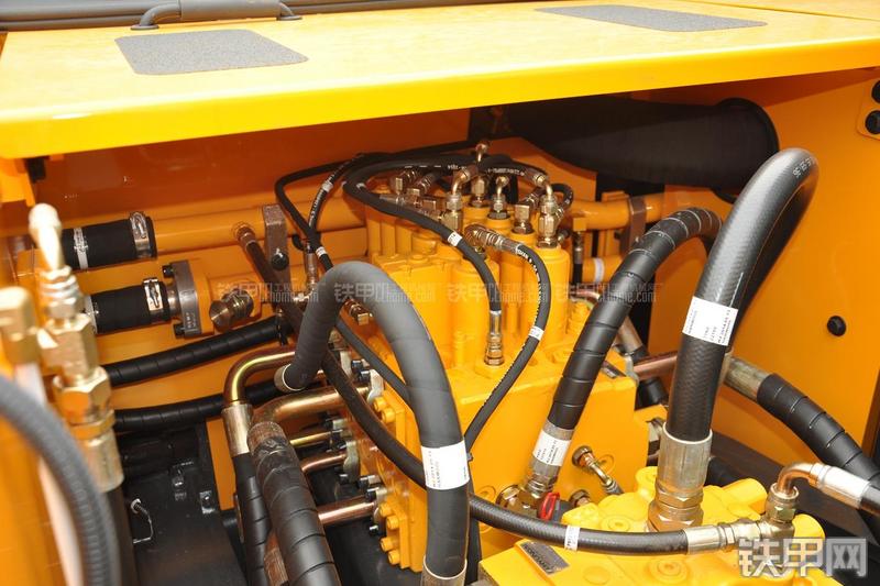 现代R225LC-7挖掘机局部