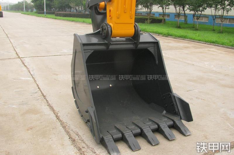 现代R215-7C挖掘机局部