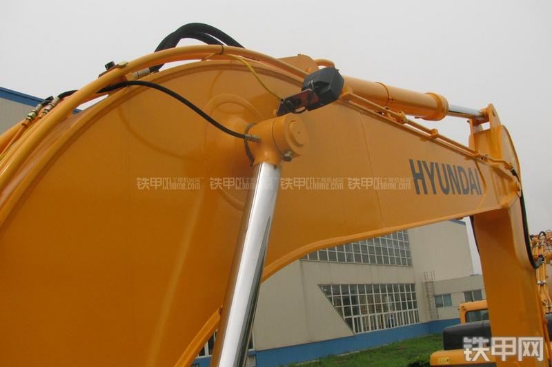 现代R215-7挖掘机局部