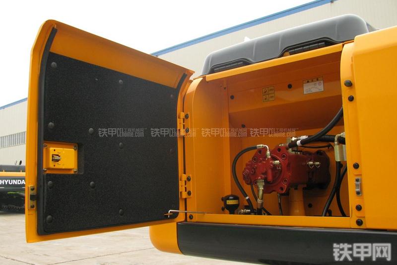 现代R215-7C挖掘机局部