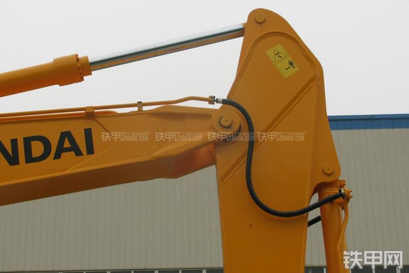 现代R215-7C挖掘机局部