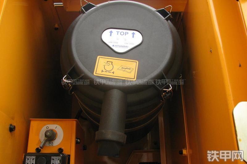 现代R225LC-9T挖掘机局部