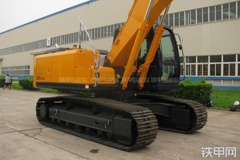 现代R215-7挖掘机局部