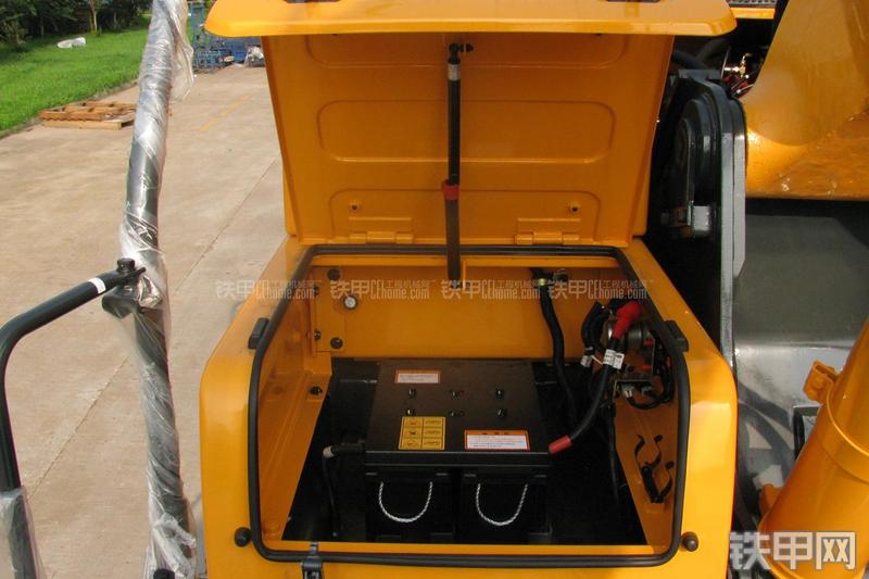 现代R275LC-9T挖掘机局部