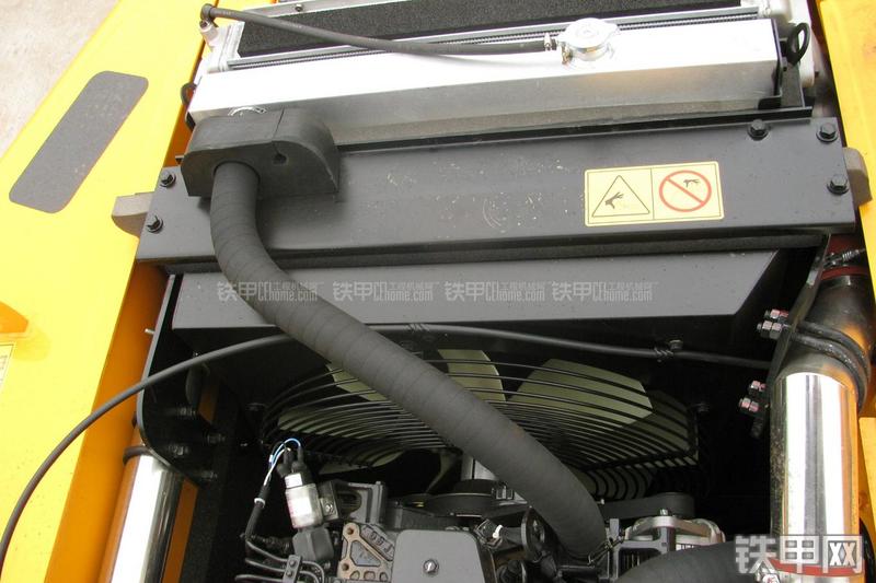 现代R215-7C挖掘机局部