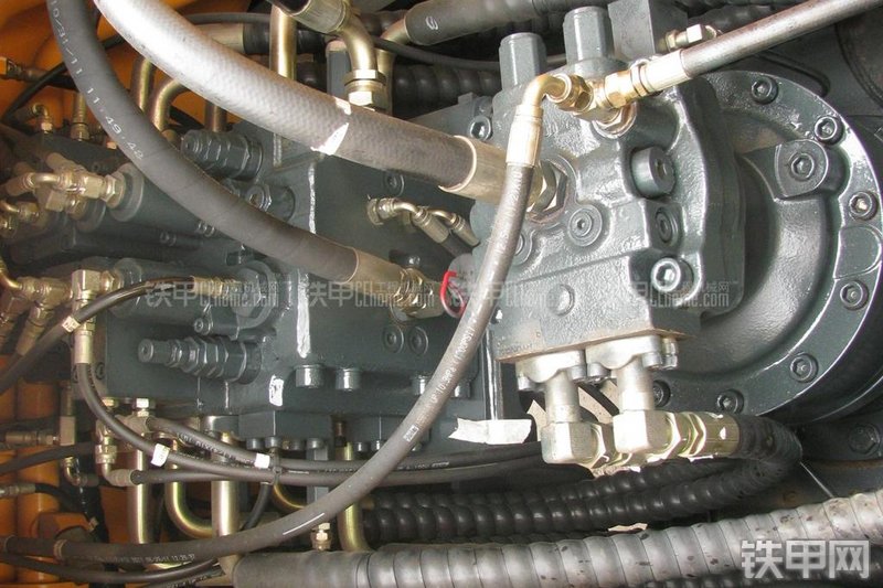 现代R225LC-9T挖掘机局部