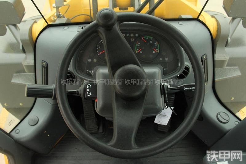 山东临工LG956V装载机局部