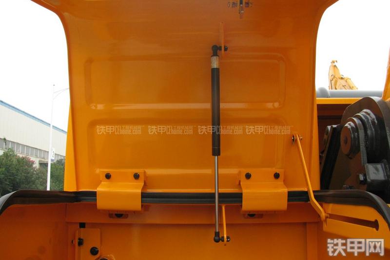 现代R215-7C挖掘机局部