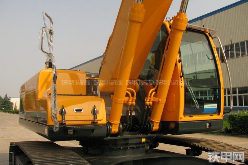 现代R275LC-9T挖掘机局部