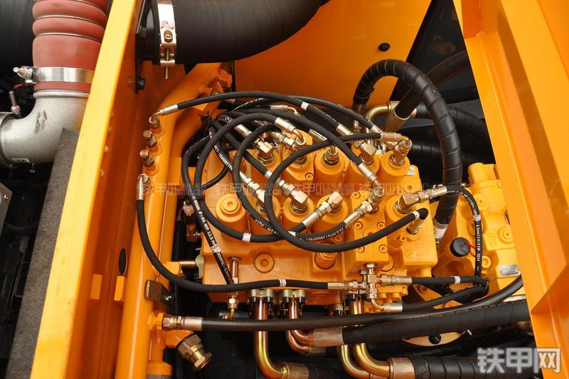 现代R225LC-7挖掘机局部