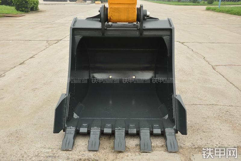 现代R225LC-9T挖掘机局部