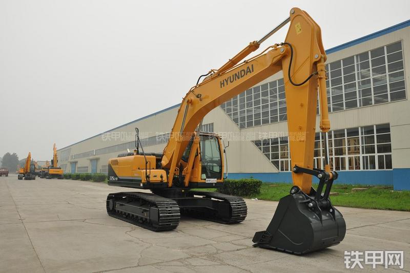 现代R225LC-9T挖掘机整机外观