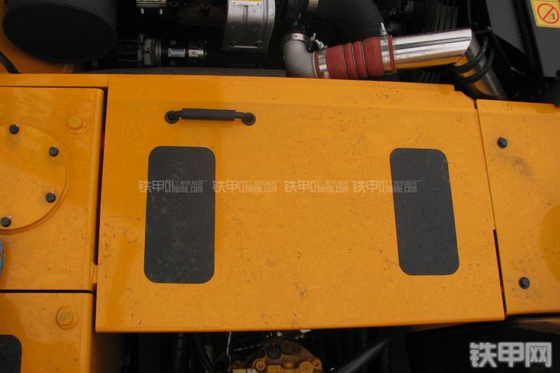 现代R215-7C挖掘机局部