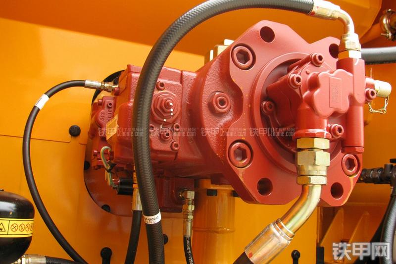 现代R215-7C挖掘机局部