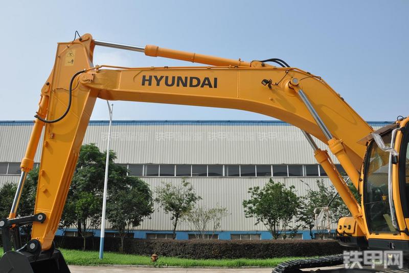 现代R305LC-9T挖掘机局部