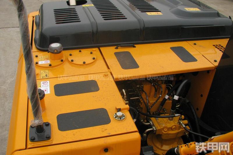 现代R215-7C挖掘机局部